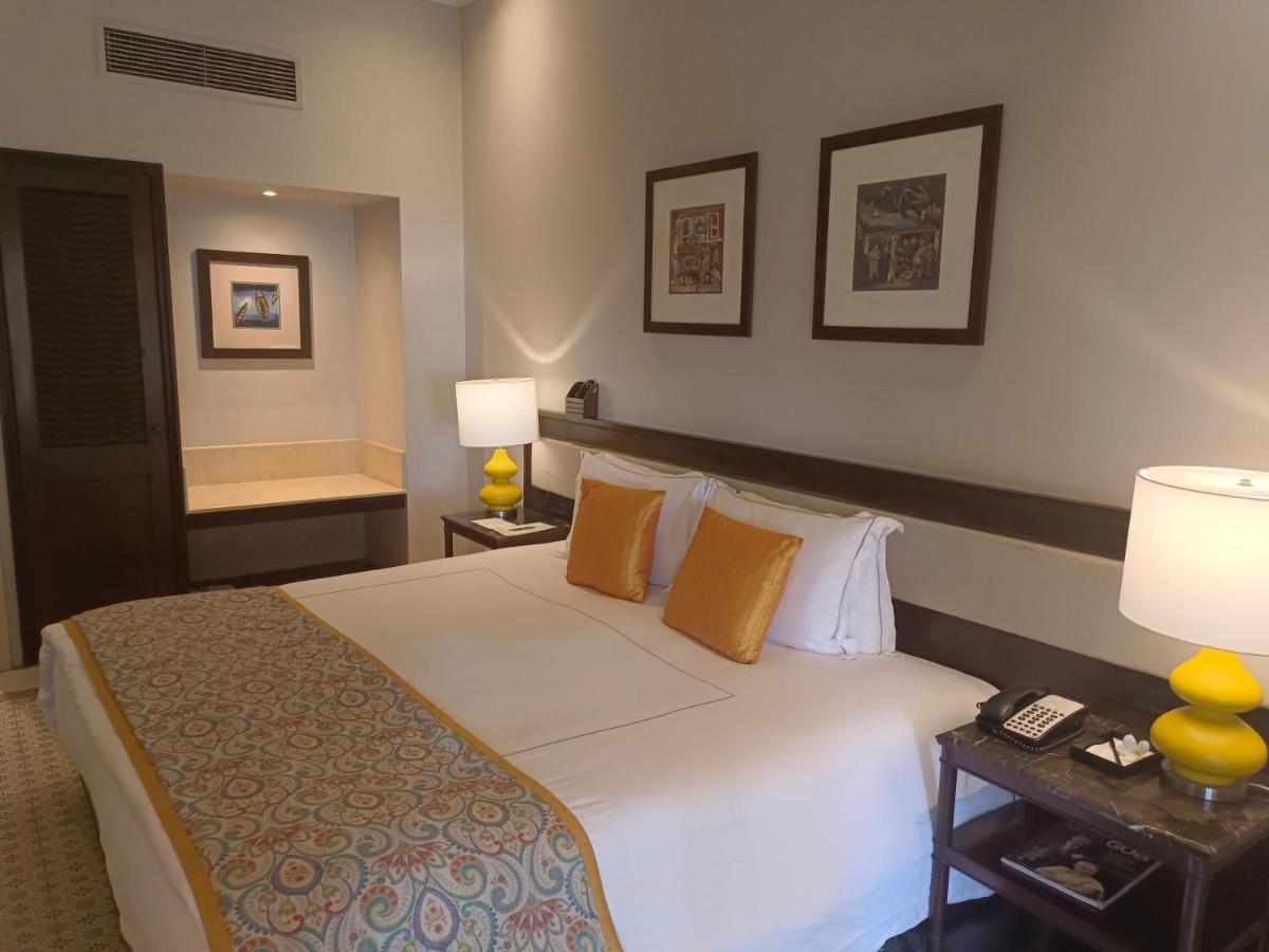 タージ ホリデイ ヴィレッジリゾート＆スパ ゴア カンドリム エクステリア 写真 A bedroom at the Taj Mahal Palace