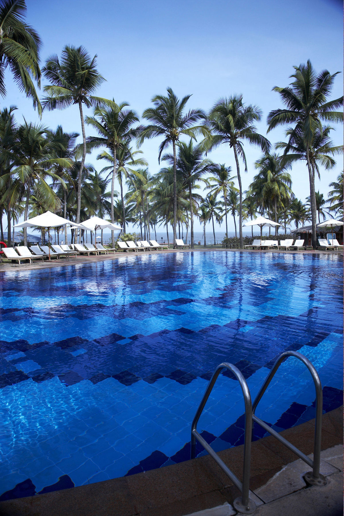 タージ ホリデイ ヴィレッジリゾート＆スパ ゴア カンドリム 設備 写真 Pool at the InterContinental Nha Trang