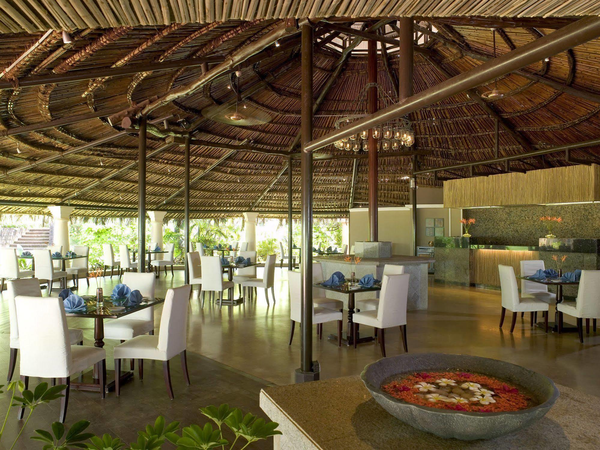 タージ ホリデイ ヴィレッジリゾート＆スパ ゴア カンドリム エクステリア 写真 The restaurant at the resort