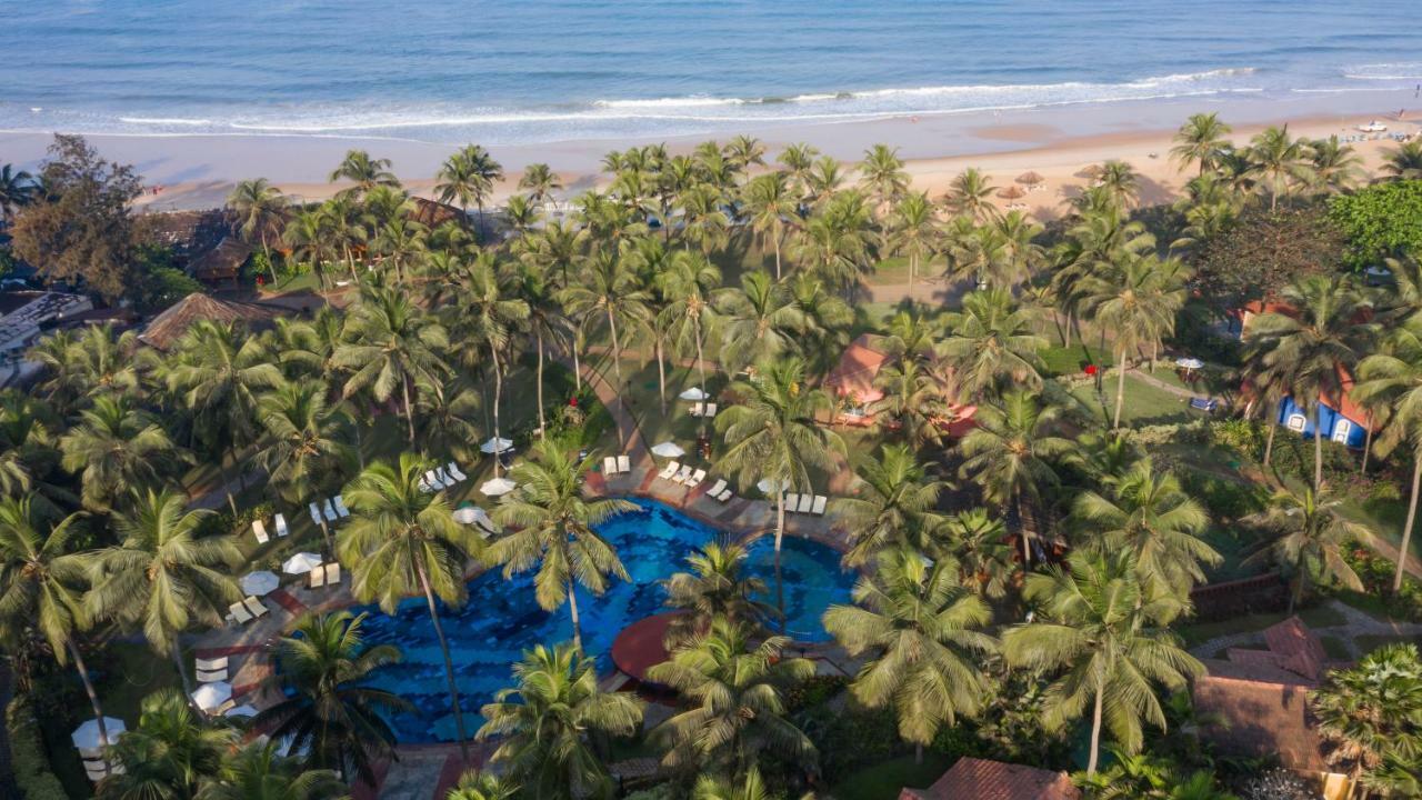 タージ ホリデイ ヴィレッジリゾート＆スパ ゴア カンドリム エクステリア 写真 View of the beach from the resort